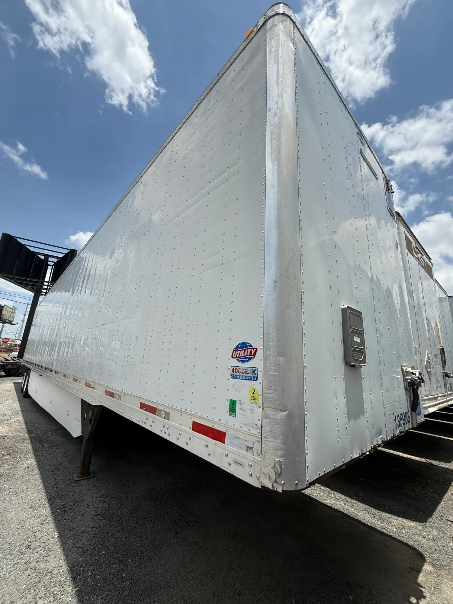 2017 Utility 4000-DX
